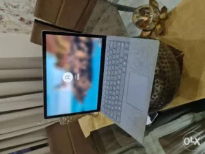 Microsoft Surface laptop core i7 512GB SSD 16GB RAM