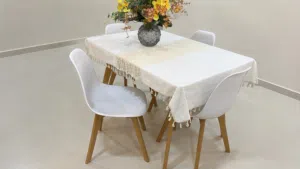 طاولة وسط مع طاولة سفره