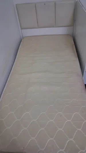 أسرة مفرد اثنين وواحد مزوج