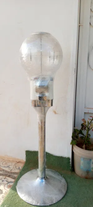 آلة تجارية لبيع العلكة