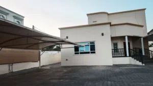 "للبيع بيت في خضراء الصراني، موقع ممتاز مقابل الشارع العام، قريب من جميع الخدمات."
