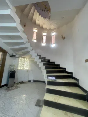 200 m2 4 Bedrooms Townhouse for Sale in Basra Tannumah