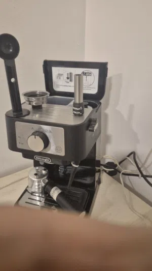 آلة تحضير القهوة والإسبريسو من نوع DeLonghi Stilosa