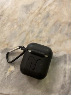 شبه جديد airpods 2 للبيع