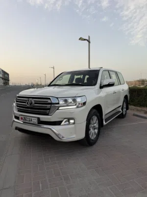 لاندكروزر GXR V8 2017