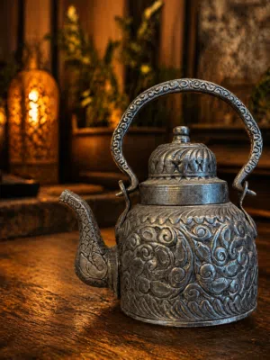ابريق نحاسي مطلي
