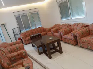 طقم كنب مستعمل بس نظيف بزبط لقعده واسعه