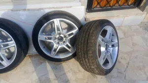 جنط مرسيدس اصلي للبيع مقاس 17 amg كوشوك نص عمر  خالي من العيوب للجادين