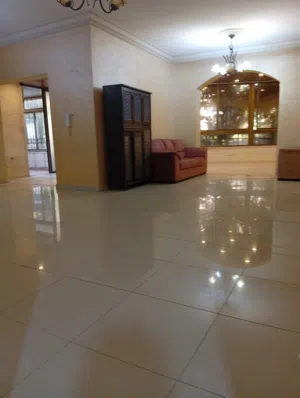 شقه طابق ارضي متميزه مقابل كازيه اللوزي الجبيهه للبيع..