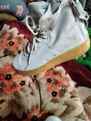 بوت أصلي فيتنامي نمرة 38-38.5 سعره 15 دينار