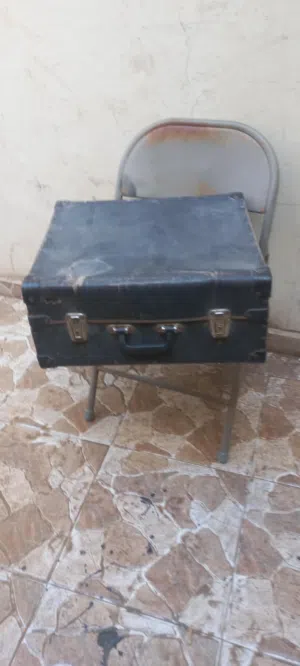 السلام عليكم ورحمة الله وبركاته  جهاز موسيقى كرديون دق اول ربي يبارك جديد وشغال من فتره السبعينات