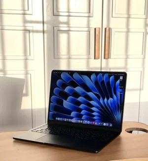 mac book air M2 للبيع