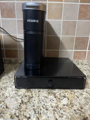 ماكنه KEURIG وهي ماكينة أمريكية 110 v
