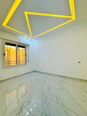 مبنى اداري للإيجار في سوق الجمعة قرب طريق الشط