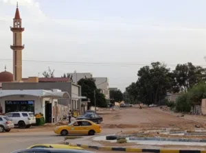 عندي أرض موقع ممتاز حي سكني تبني حوشين كل حوش 500 م يصلح مستثمرين خصوص ارض بجانب الشيل فراحيت واجهة