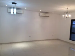 للبيع فيلا في مجمع دار الزين في السيب - سور الحديد