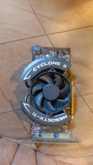 توفر كارت شاشه 650gtx it 2 يلي يفيده يراسلني خاص داخل ااموصل تاخذو شرط