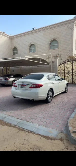 انفنتي Q70 موديل 2014 خليجي 3.7 حجم المكينه
