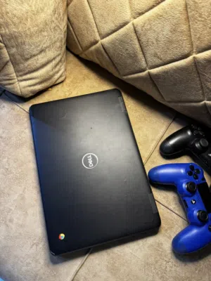 لابت توب بنظام chrome OS نظيف جداً