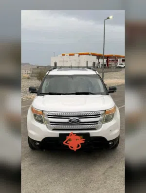 سيارة فورد اكسبلورر عاءلي