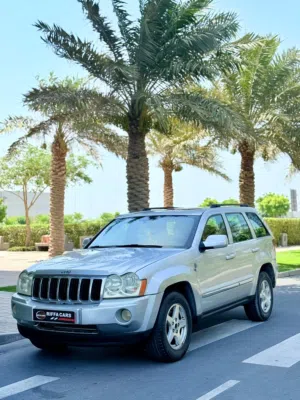 Jeep Grand Cherokee 4WD  LIMITED EDITION  year 2005 Full Option model with Sunroof  Neat & Clean
