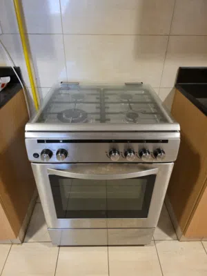 فرصة لشراء بوتاجاز 4 شعلة مع فرن