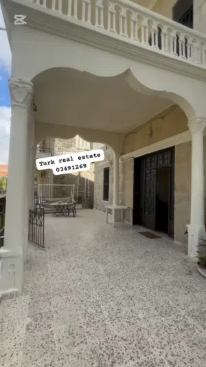 More than 6 bedrooms . 4 Bathrooms . 422 m20