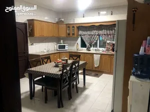 منزل مستقل في الهاشمي الشمالي مساحة الارض 500 متر شارع نعيم بن عبد الله امتداد شارع فيلادلفيا