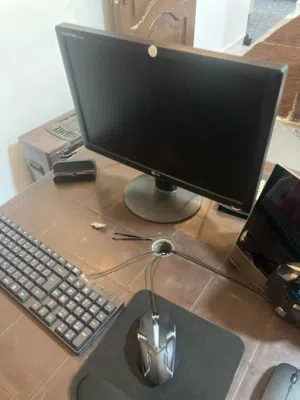 جهاز كمبيوتر للبيع