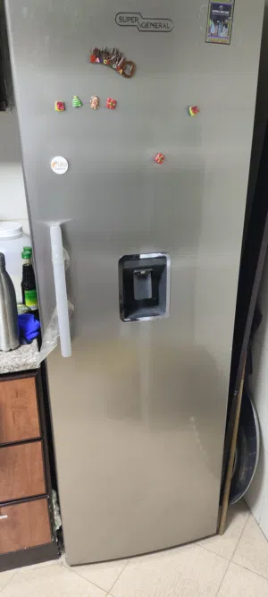 براد كبير و رائع مع ماء بارد أيضا كروم و تمام شغال A large and wonderful refrigerator with cold wate