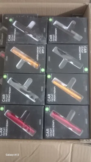 معطر سيارة فاخر تصميم أنيق وثابت على المكيف رائحة قوية وثابتة