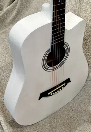 للبيع جيتار جديد غير مستخدم بالكرتون New Guitar