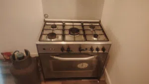 طباخ لاجرمينا ايطالي بحالة جيدة مع اسطوانة غاز Italian Lagermina stove in good condition with a gas