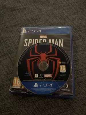 سيدي سبايدر مان به بعض الخدوش من الداخل و الخارج شغال 100% السعر 7دينار مع التوصيل يوجد استلام 5bd