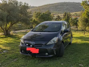 تويوتا بريوس V بحالة ممتازة بسعر مغري جداً