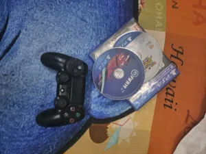 يد سوني 4 اصليه مع 3 العاب متنوعه غير قابل للتفاوض