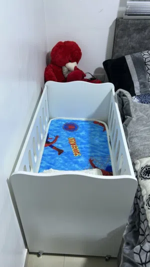 تخت أطفال للبيع