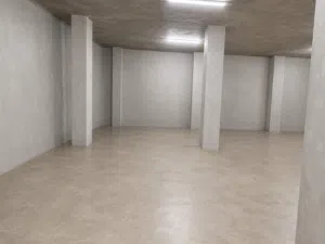 مستودع كبير للإيجار