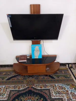 شاشة 43 جديده وحلوه ما بيه أي عطل
