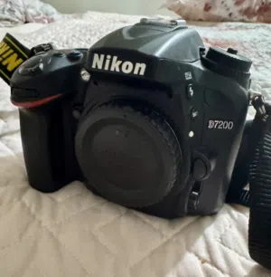 كامرة Nikon D7200 زيرو نظيفة جدا جدا مع كل الملحقات