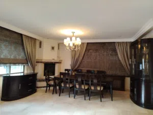 طقم سفرة كلاسيكي فاخر خشب طبيعي 8 كراسي بحالة ممتازة luxury Solid Wood Dining Tabl