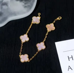 سوارة ورود وردية ، ذهب اصفر لامع و السعر قابل للنقاش بس للجادين فقط مو اصلي ولكن يشبه الاصلي