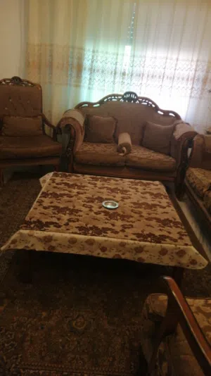 شقة مفروشة في الجبيهة طابق اول بسعر 300 دينار شهري