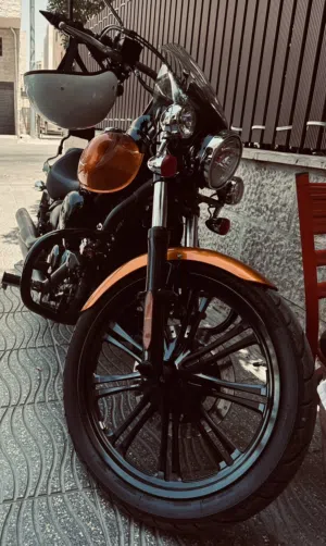 كواساكي فولكان 900 cc مخصص بلاك اديشن vn900 بحاله ممتازه وضع الشركه