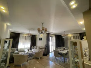 بالقرب من الاتصالات في أجمل مناطق الرابية شقة طابق أول مفروشة 200م بسعر مغري / ref 1162