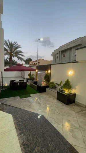 ‏أكثر من 6 غرف ‏.‏ ٤ حمّامات ‏.‏ 650 م٢‏0