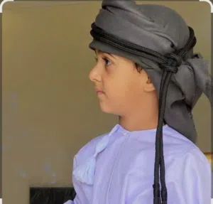 أحزمة.. خناجر... صقاع... أكسسوارات العيد للأطفال