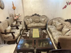 طقم كنب مع طاولات