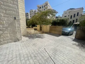 شقة مميزة في ضاحية النخيل (قابل للتفاوض) 210م داخلي و100م خارجي، موقع مميز في ضاحية النخيل