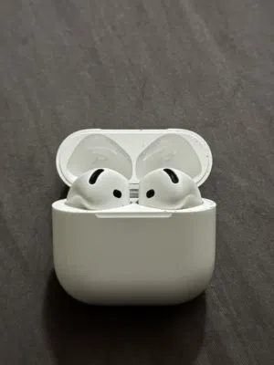 سماعة AirPods4 الاصليه